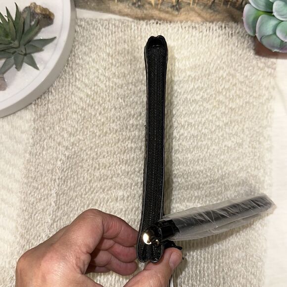 Giorgio Armani Beauty Small Black Leather Trim Soft Cord Knit Ribbed Wristlet - Picture 5 of 9